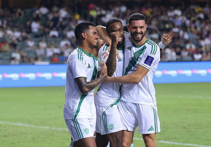 الأهلي يتأهل إلى نهائي كأس السوبر السعودي 2025/2026 بعد فوز عريض على القادسية