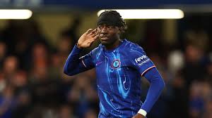 إصابة روميو لافيا تربك خطط تشيلسي وسط أزمة في خط الوسط