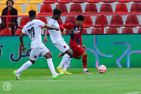 تعادل مثير بين الرياض وضمك