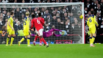 احتفال لاعبي نوتنغهام فورست بعد الفوز على توتنهام في الدوري الإنجليزي