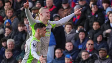 هالاند وفودين خلال مباراة مانشستر سيتي وكريستال بالاس في الدوري الإنجليزي