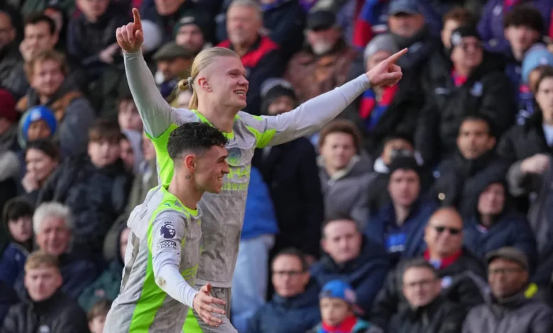 هالاند وفودين خلال مباراة مانشستر سيتي وكريستال بالاس في الدوري الإنجليزي