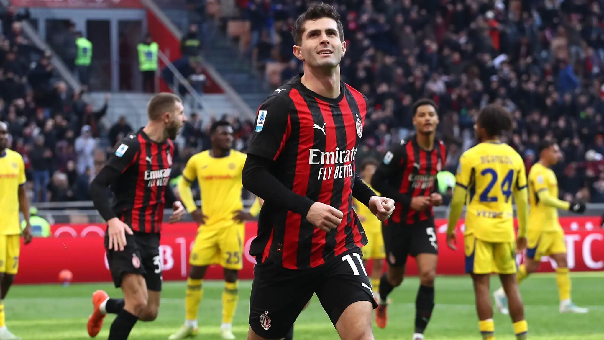 ميلان يضرب فيرونا بثلاثية نظيفة ويعتلي صدارة الدوري الإيطالي مؤقتًا