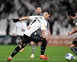 الشباب يتفادى الخسارة أمام الريان القطري ويحيي آماله في دوري أبطال الخليج