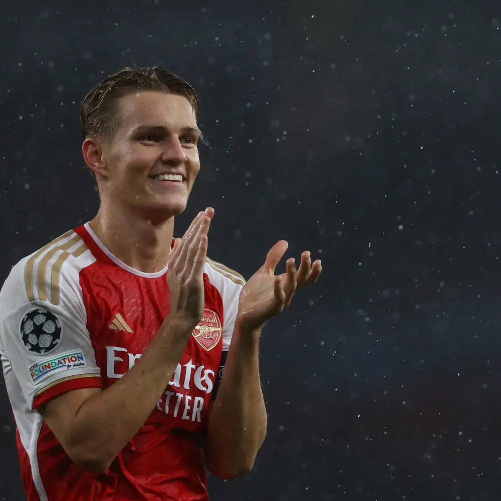 أوديغارد يقود آرسنال للفوز على برايتون واستعادة صدارة الدوري الإنجليزي