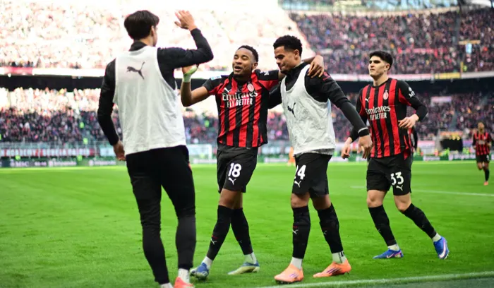 ميلان يضرب فيرونا بثلاثية نظيفة ويعتلي صدارة الدوري الإيطالي مؤقتًا