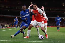 تشيلسي يتعادل مع آرسنال 1-1 في قمة الجولة 13 من الدوري الإنجليزي رغم النقص العددي
