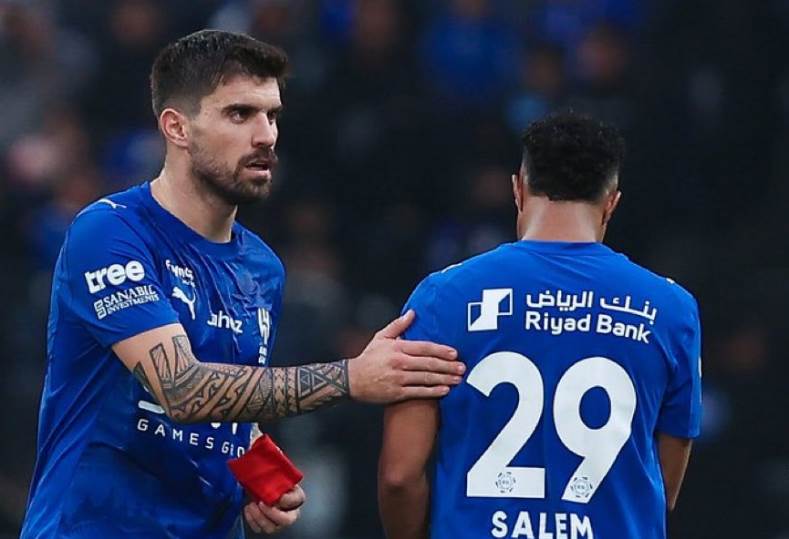غياب سالم الدوسري وروبن نيفيز عن مواجهة الهلال والخلود في دوري روشن