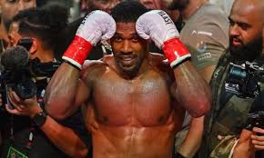 إصابة طفيفة لأنطوني جوشوا في حادث سير مروّع بنيجيريا يسفر عن وفاة شخصين