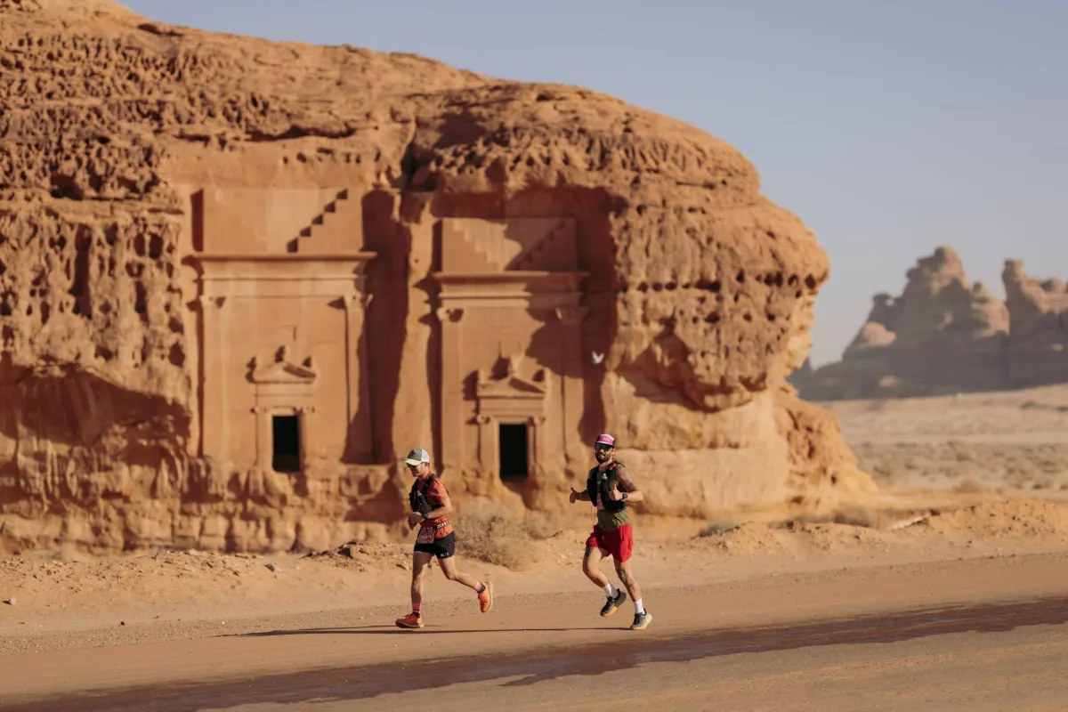 سباق درب العُلا 2026 ينطلق في يناير بتحديات عالمية وسط مواقع تاريخية فريدة