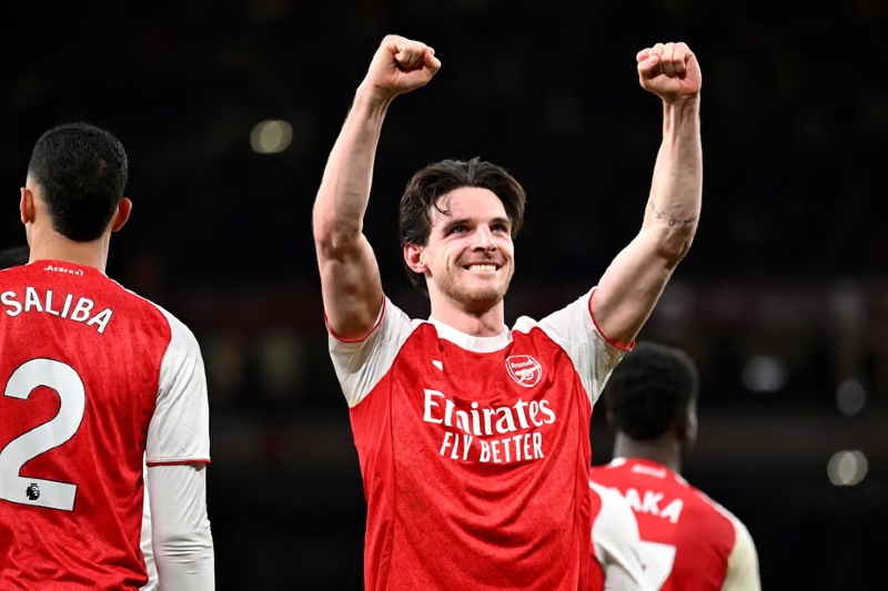 أوديغارد يقود آرسنال للفوز على برايتون واستعادة صدارة الدوري الإنجليزي