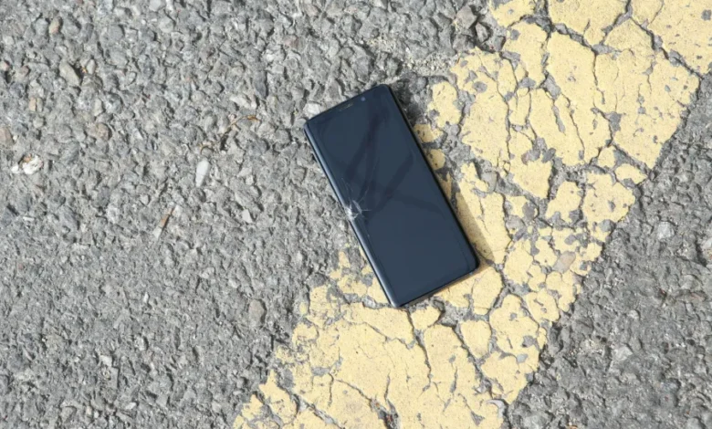 تفسير حلم ضياع الجوال في المنام لابن سيرين: انقطاع الاتصال وفقدان الأمان