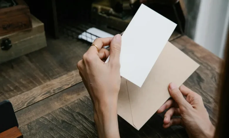 تفسير حلم رسالة من شخص مجهول في المنام: