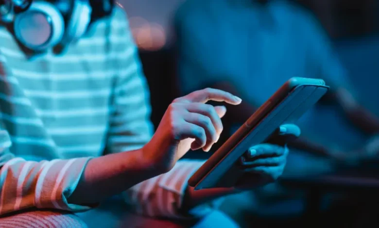 أضرار التكنولوجيا على الصحة العامة وطرق الوقاية منها