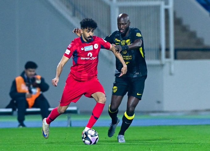 الاتحاد يتعادل مع ضمك في دوري روشن السعودي