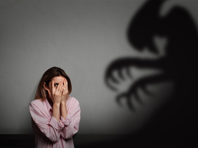 تفسير حلم الهروب والخوف من شخص مجهول في المنام لابن سيرين