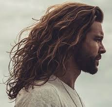 تفسير حلم الشعر الطويل للرجل لابن سيرين ودلالاته النفسية والروحية