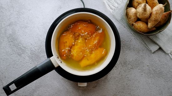 فوائد سلق البطاطا الحلوة: لماذا تعد الطريقة الصحية الأفضل؟