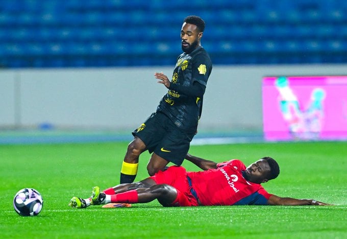 الاتحاد يتعادل مع ضمك في دوري روشن السعودي