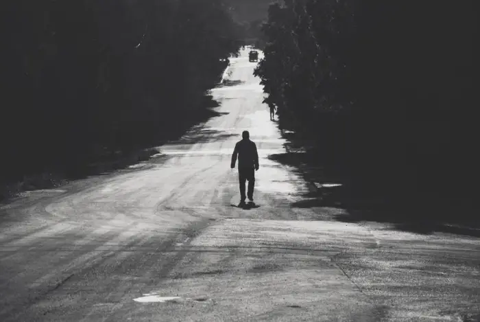 تفسير حلم الضياع في الطريق لابن سيرين | دلالات الحيرة والبحث عن الوجهة