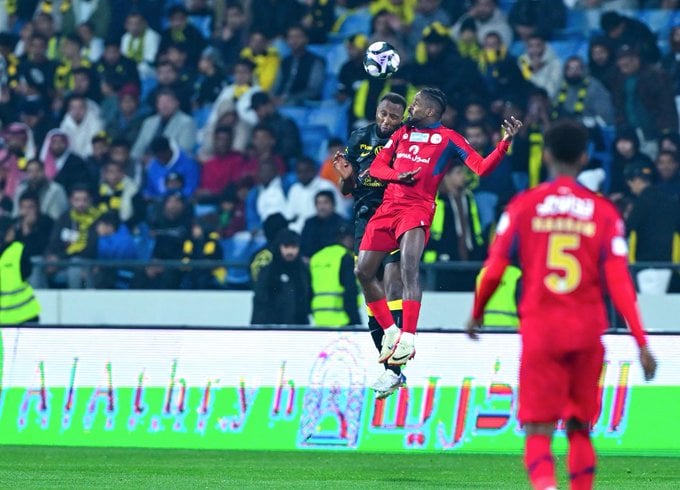 الاتحاد يتعادل مع ضمك في دوري روشن السعودي