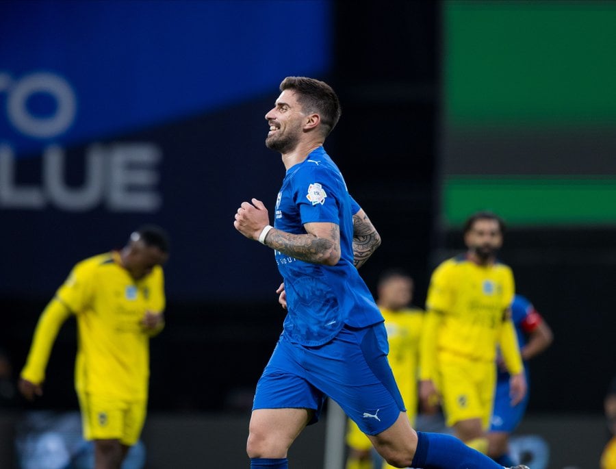 الهلال يهزم الحزم بثلاثية نظيفة ويعزز صدارته للدوري السعودي للمحترفين