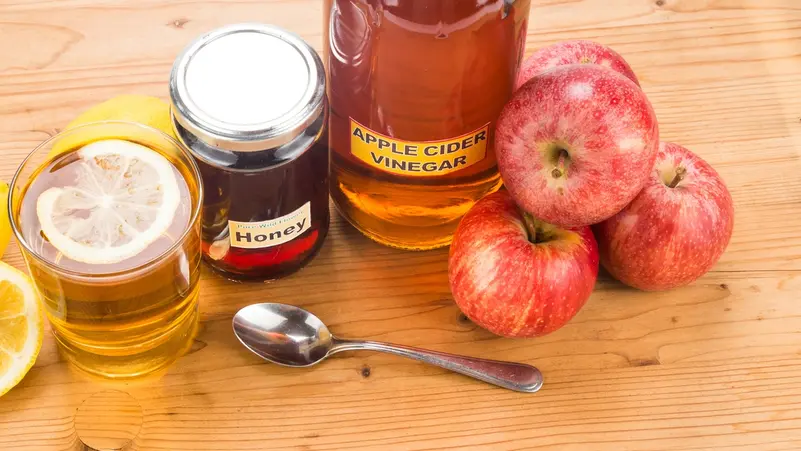 مزيج خل التفاح مع العسل: فوائده الصحية وأضراره المحتملة وطريقة استخدامه الصحيحة