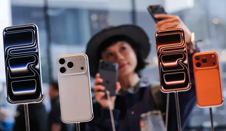 أبل تهيمن على سوق الهواتف الذكية عالميًا في 2025 وتوسع الفجوة مع المنافسين