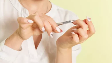 تفسير حلم قص الأظافر في المنام ودلالاته للعزباء والمتزوجة والحامل