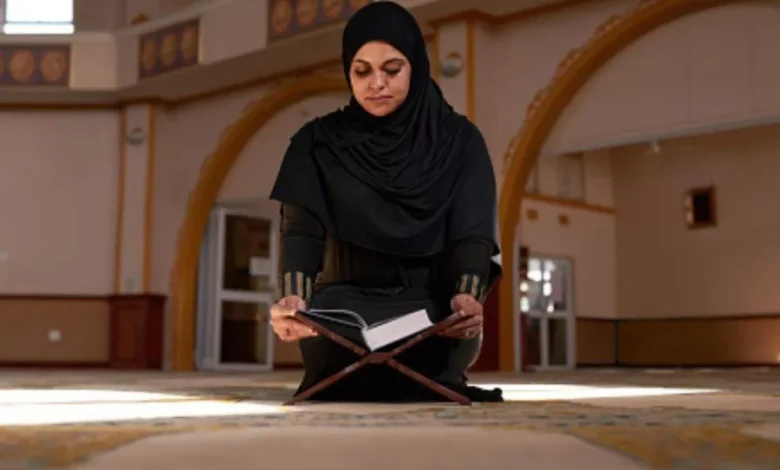 تفسير حلم قراءة القرآن في المنام ودلالاته المختلفة