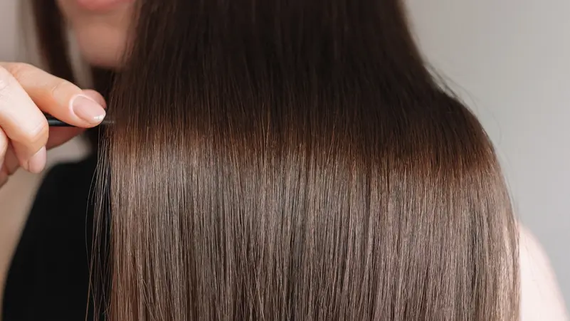 تحليل الشعر وتشخيص باركنسون: هل تكشف خصلة واحدة المرض مبكراً؟