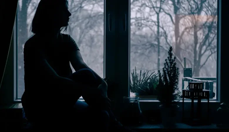 العلاقة بين الأمعاء والاكتئاب.. اكتشاف علمي جديد يفتح آفاق العلاج