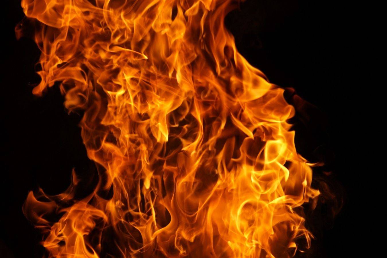 تفسير حلم الحريق بدون ضرر في المنام لابن سيرين: دلالات التحول والنجاة