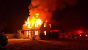 تفسير حلم الحريق بدون ضرر في المنام لابن سيرين: دلالات التحول والنجاة