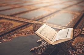 تفسير حلم قراءة القرآن في المنام ودلالاته المختلفة