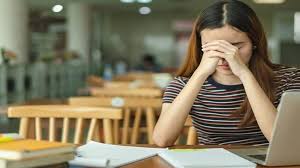 العلاقة بين الأمعاء والاكتئاب.. اكتشاف علمي جديد يفتح آفاق العلاج