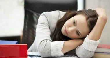 العلاقة بين الأمعاء والاكتئاب.. اكتشاف علمي جديد يفتح آفاق العلاج