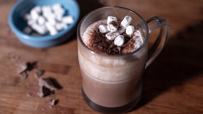 الشوكولاتة الساخنة بدل القهوة: هل هي خيار صحي يمنحك طاقة أكثر استقرارًا؟