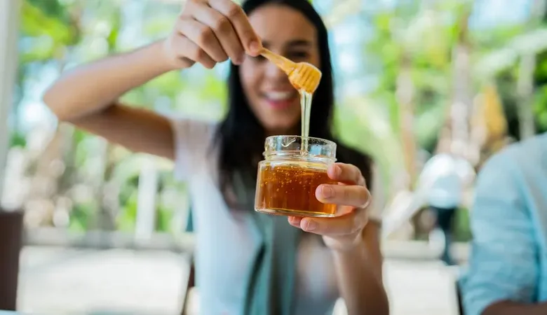 العسل أم المربى: أيهما الخيار الصحي الأفضل؟