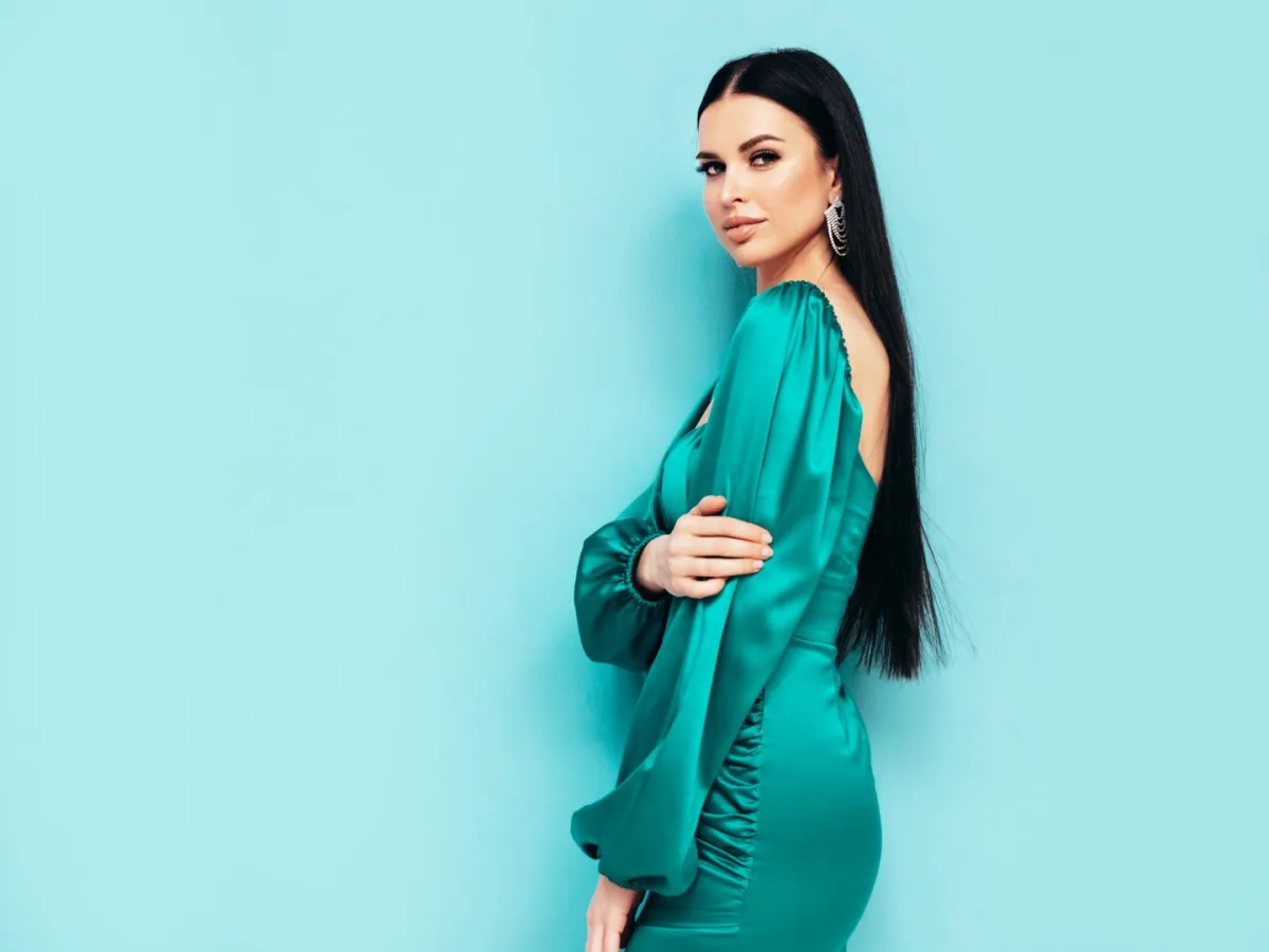 تفسير حلم الفستان الأخضر في المنام للعزباء لابن سيرين ودلالاته بالتفصيل