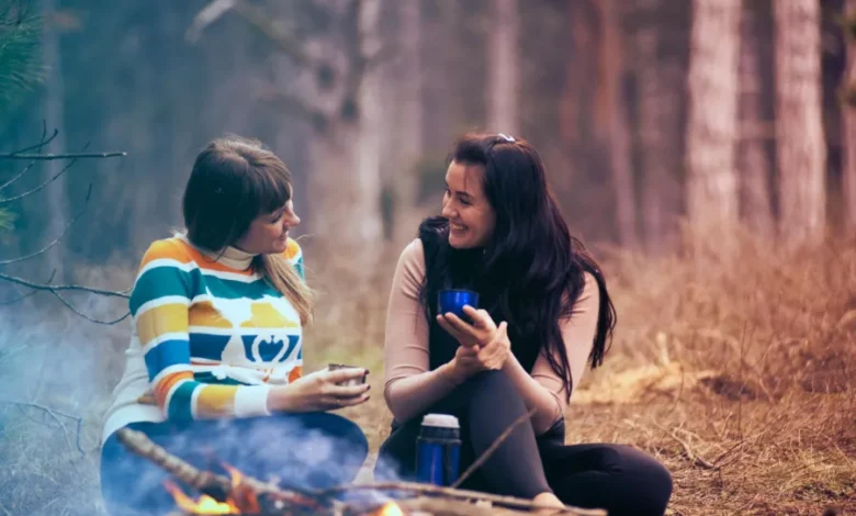 تفسير حلم الحديث مع صديق قديم في المنام ودلالاته