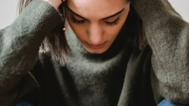 تفسير حلم التمساح في المنام للعزباء بالتفصيل: دلالات الخوف والخيانة والنجاة