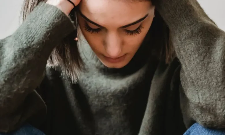 تفسير حلم التمساح في المنام للعزباء بالتفصيل: دلالات الخوف والخيانة والنجاة