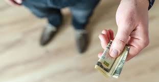 تفسير الصدقة في المنام لابن سيرين ودلالاتها للرجل والمرأة