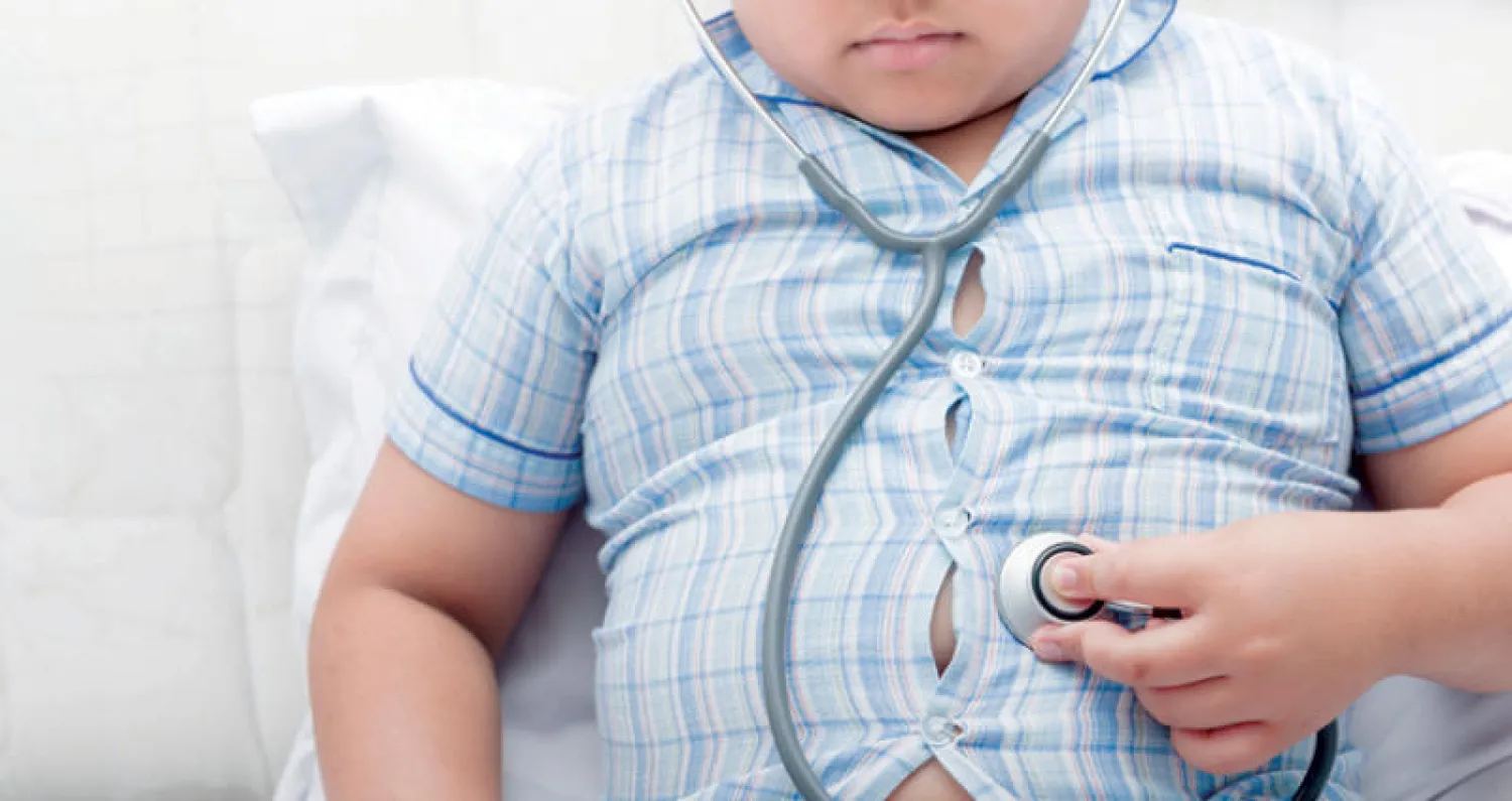 توتر الوالدين قد يزيد خطر سمنة الأطفال ويؤثر على عاداتهم الغذائية