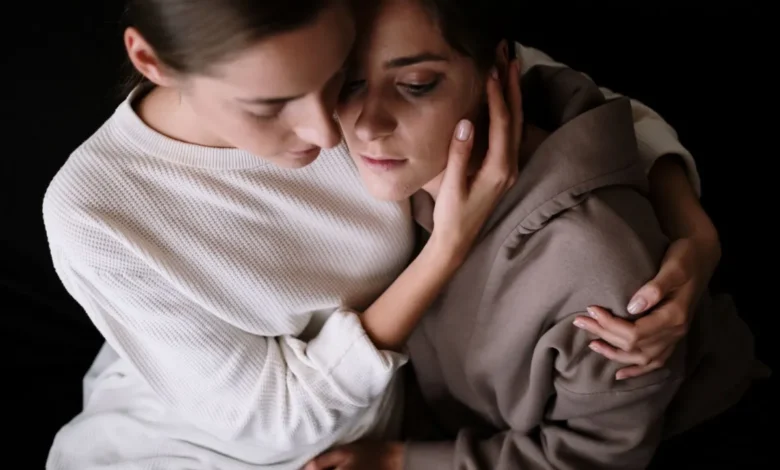 تفسير حلم البكاء في المنام والبكاء على شخص ميت تحبه