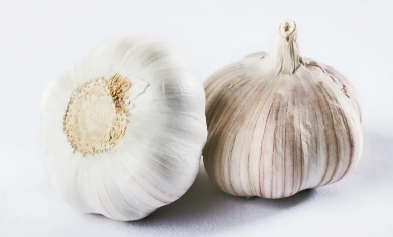 تفسير حلم الثوم في المنام للمتزوجة والرجل ودلالاته المختلفة