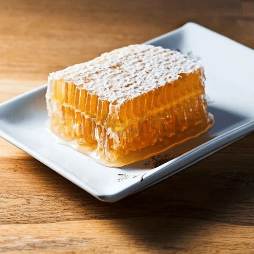 تفسير رؤية أكل العسل في المنام هل يدل على الخير أم له دلالات أخرى؟