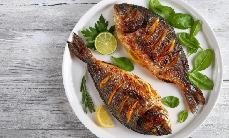 تفسير رؤية أكل السمك في المنام دلالات الخير والرزق حسب ابن سيرين