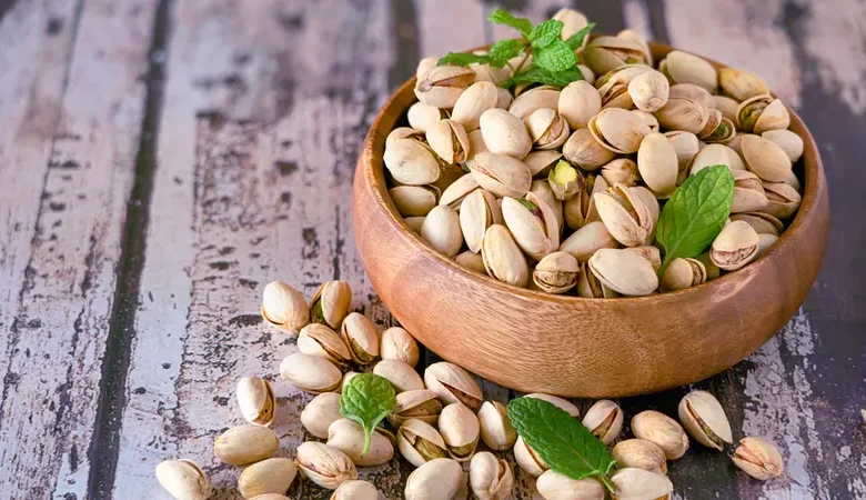 اللوز أم الفستق أيهما أفضل مقارنة صحية شاملة